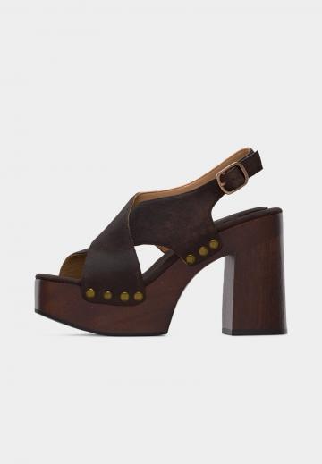 Босоножки на каблуке