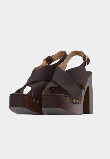 Босоножки на каблуке