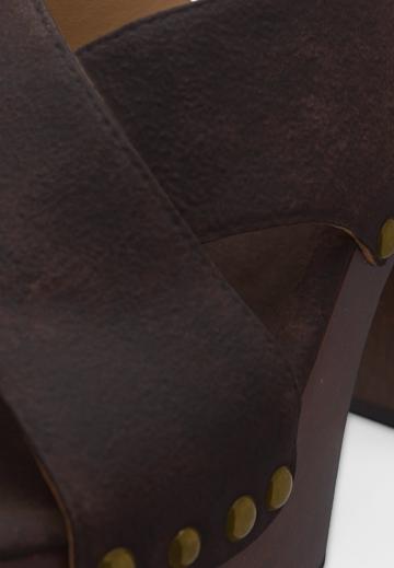 Босоножки на каблуке