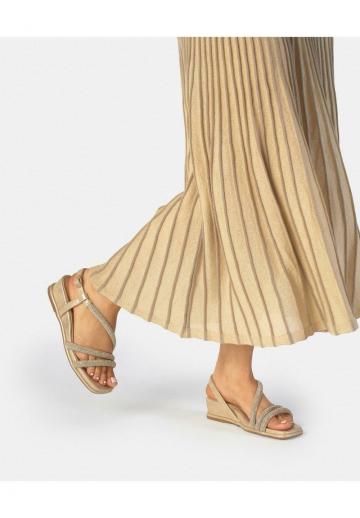 Босоножки на танкетке