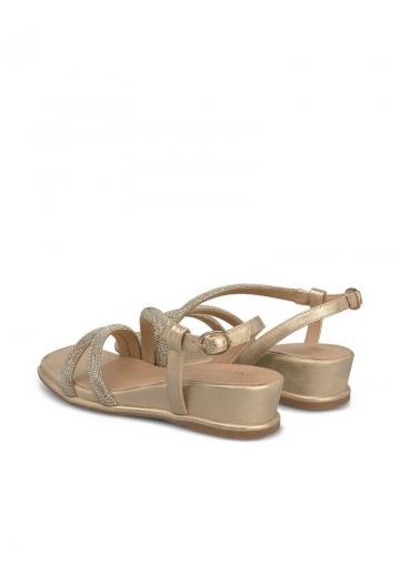 Босоножки на танкетке