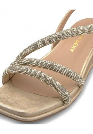 Босоножки на танкетке