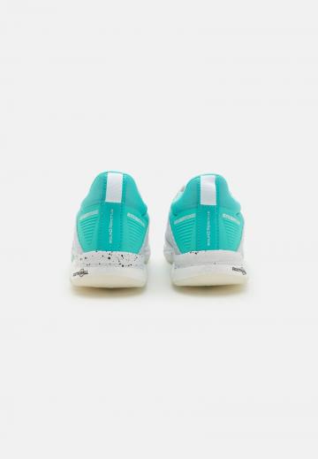 Кроссовки для зала