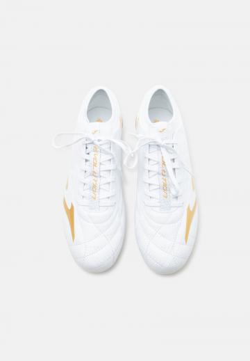 Футбольные бутсы