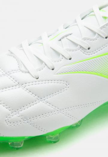 Футбольные бутсы