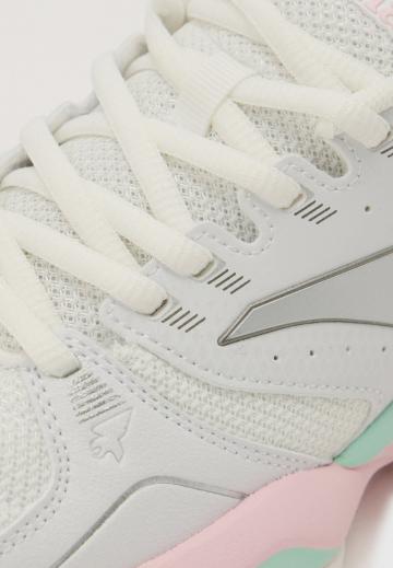 Теннисные кроссовки