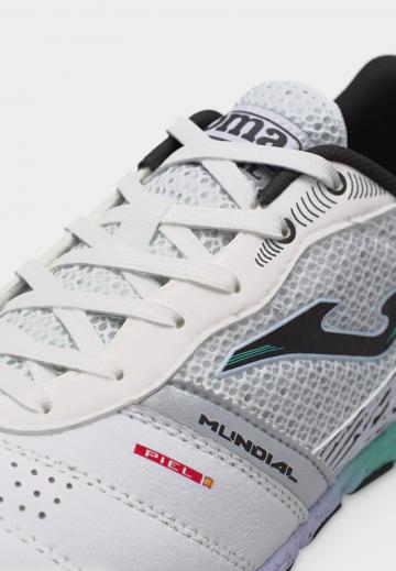 Футбольные бутсы