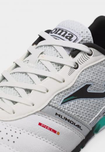 Футбольные бутсы