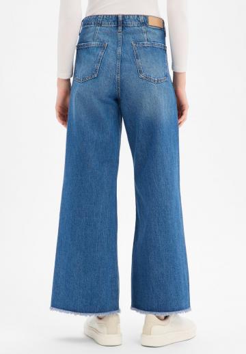 Клешеные джинсы