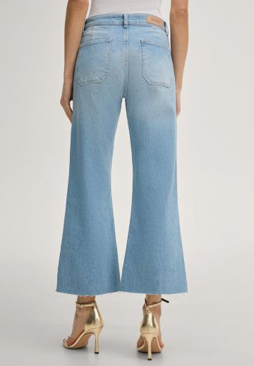 Короткие джинсы