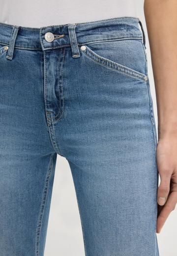 Клешеные брюки