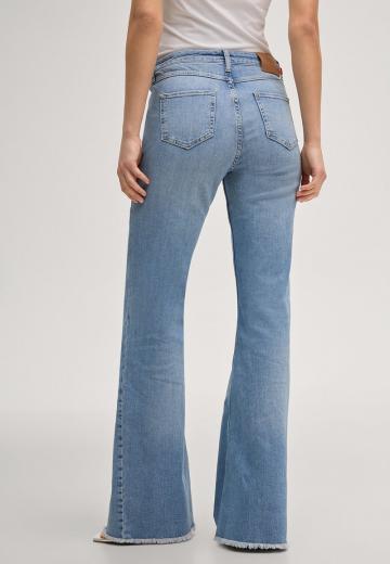 Клешеные джинсы