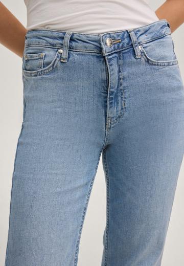 Клешеные джинсы