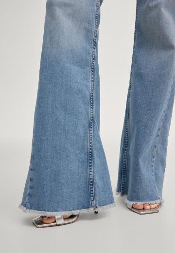 Клешеные джинсы