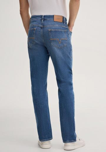 Прямые джинсы