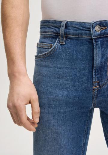 Прямые джинсы