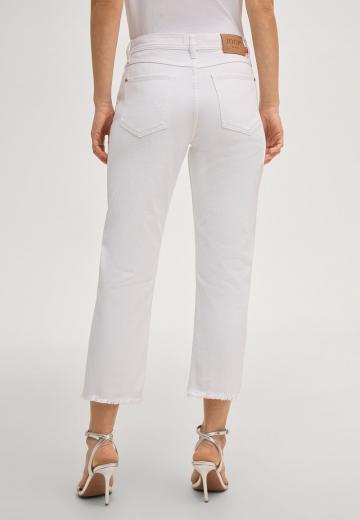 Короткие джинсы