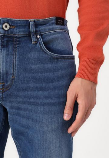 Прямые джинсы