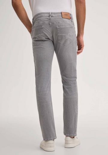 Узкие джинсы