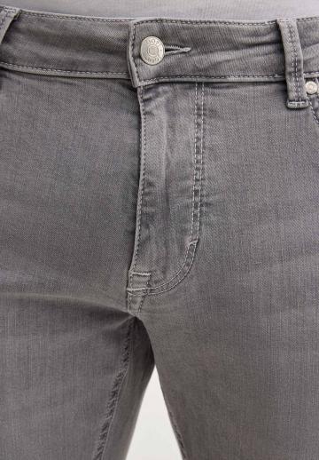 Узкие джинсы