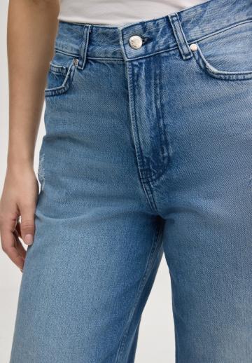 Клешеные джинсы