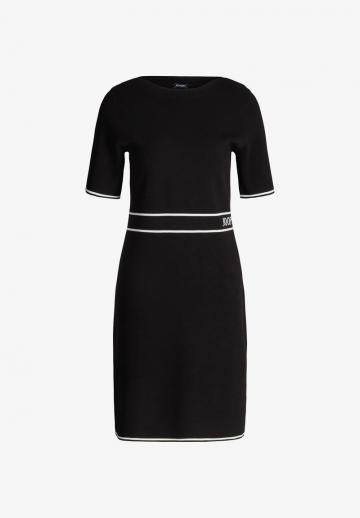 Вязаное платье