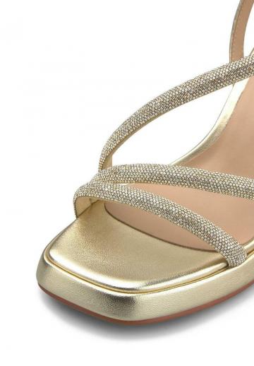 Босоножки на платформе