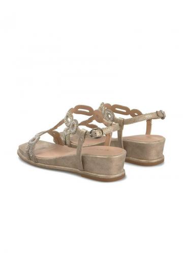 Босоножки на танкетке