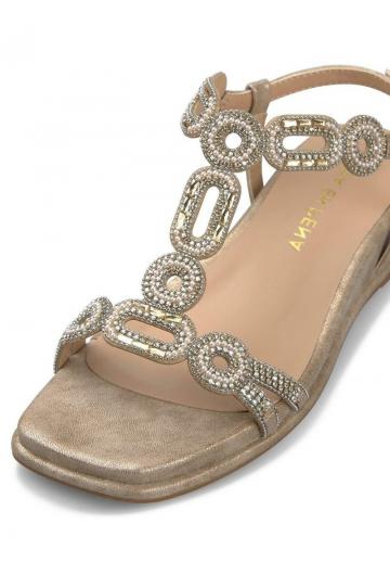 Босоножки на танкетке