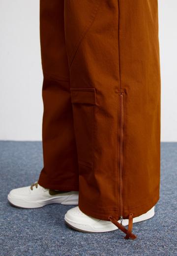 Брюки с накладными карманами