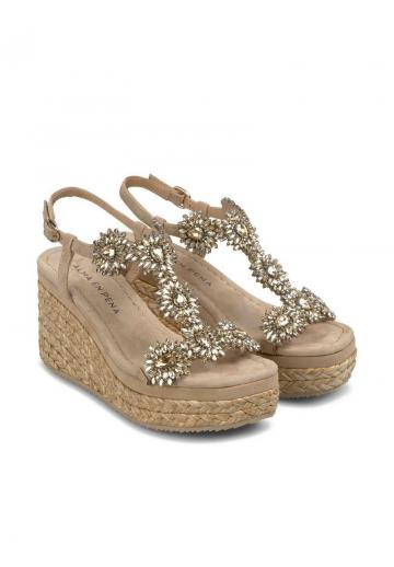 Босоножки на танкетке