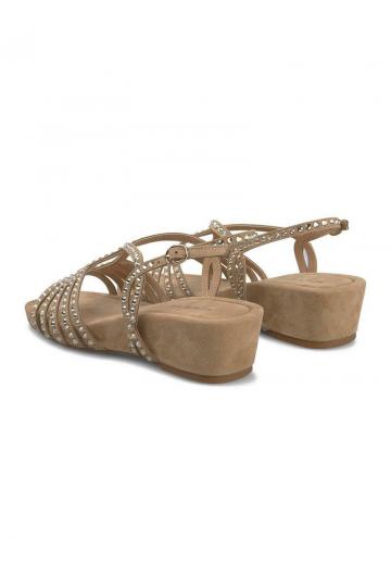 Босоножки на танкетке