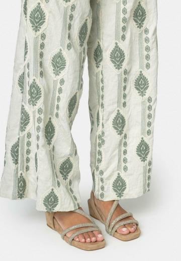 Босоножки на танкетке