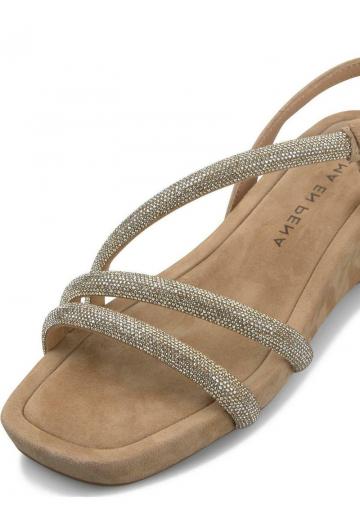 Босоножки на танкетке