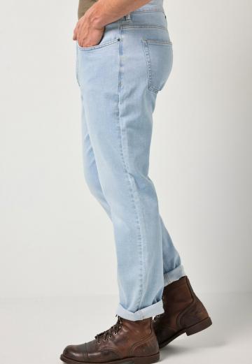 Прямые джинсы