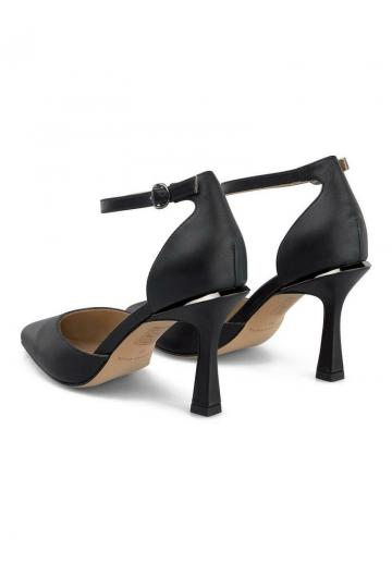 Туфли на высоком каблуке