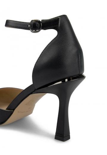 Туфли на высоком каблуке