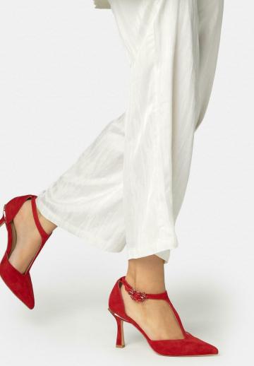 Туфли на высоком каблуке