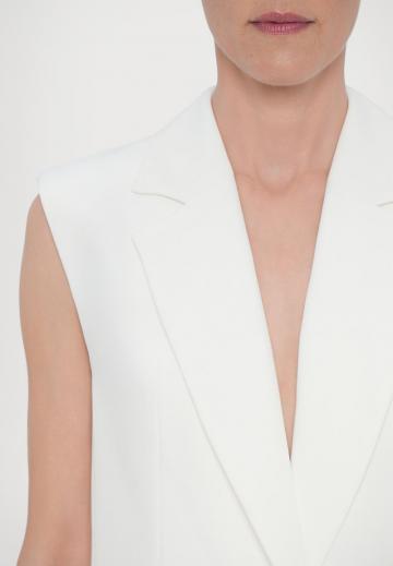 Длинный жилет