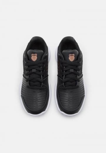 Теннисные кроссовки