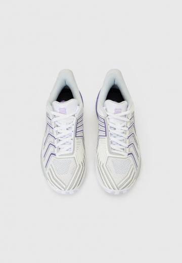 Теннисные кроссовки