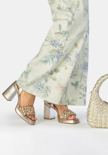 Босоножки на платформе