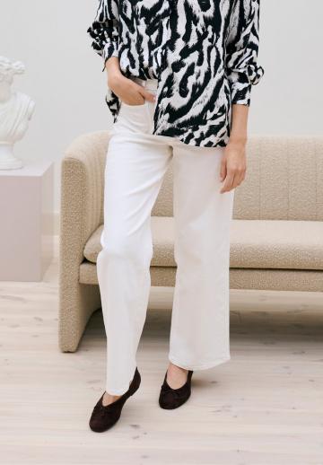 Прямые джинсы