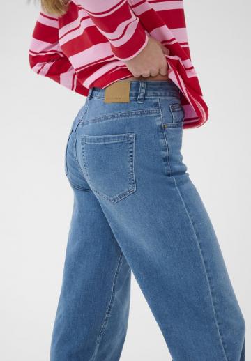 Прямые джинсы