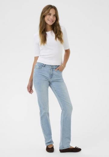 Прямые джинсы