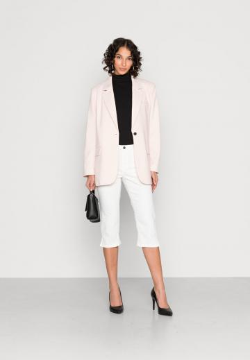 Узкие джинсы