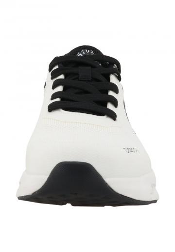 Походные кроссовки