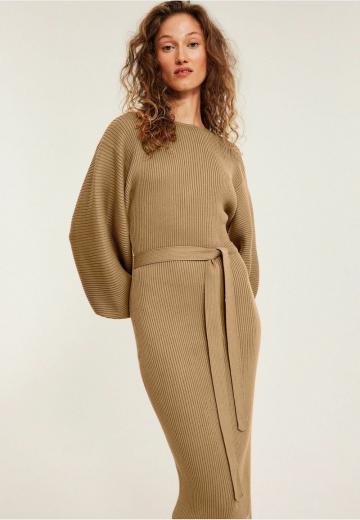 Вязаное платье