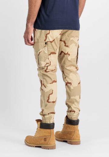 Брюки с накладными карманами