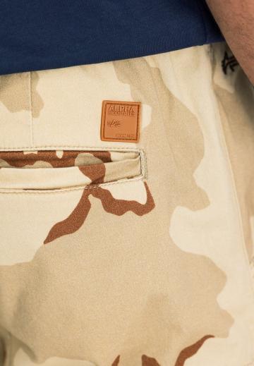 Брюки с накладными карманами